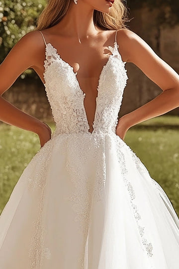 Charmante robe de mariée en tulle ivoire une ligne avec appliques de dentelle